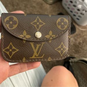 Adorable Louis Vuitton coin pouch